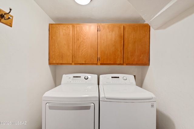 325 S Calle De La Azucena, Tucson, AZ 85711