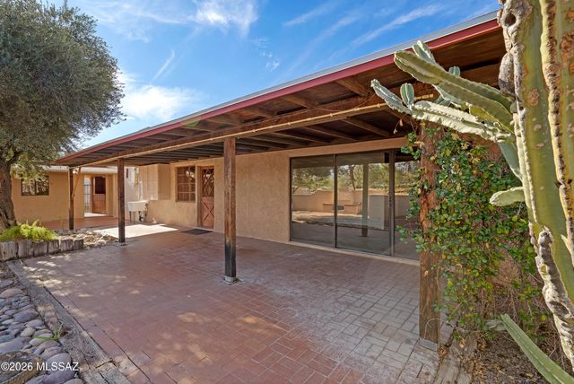 325 S Calle De La Azucena, Tucson, AZ 85711