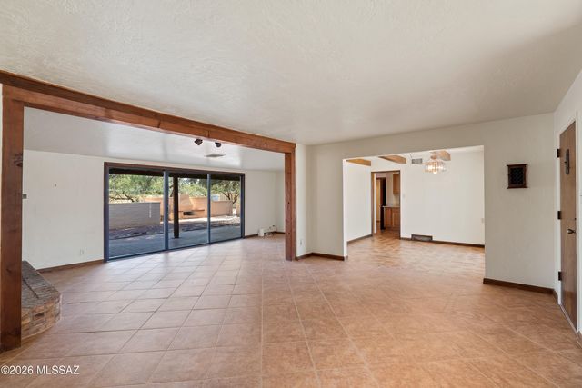 325 S Calle De La Azucena, Tucson, AZ 85711