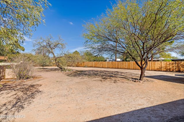 325 S Calle De La Azucena, Tucson, AZ 85711