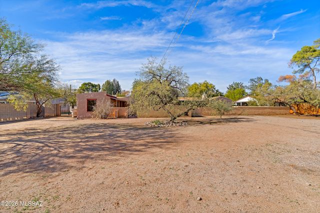 325 S Calle De La Azucena, Tucson, AZ 85711