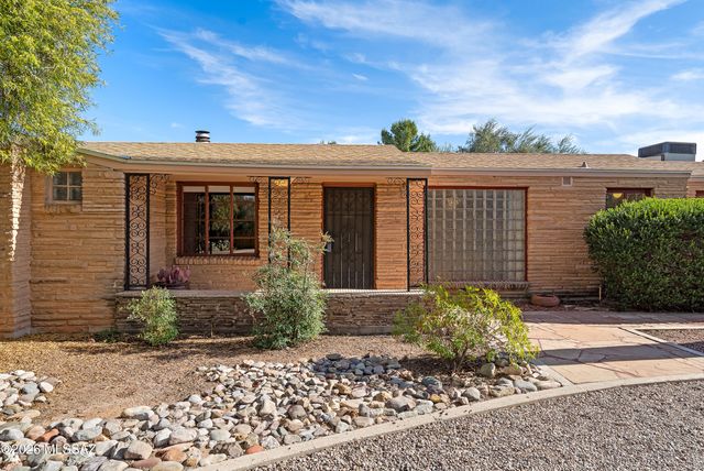 325 S Calle De La Azucena, Tucson, AZ 85711