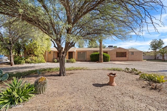 325 S Calle De La Azucena, Tucson, AZ 85711