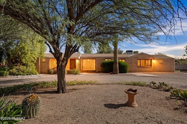 325 S Calle De La Azucena, Tucson, AZ 85711