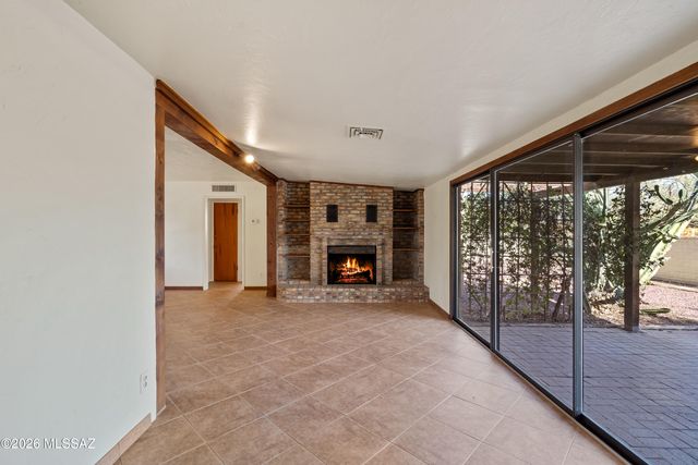 325 S Calle De La Azucena, Tucson, AZ 85711