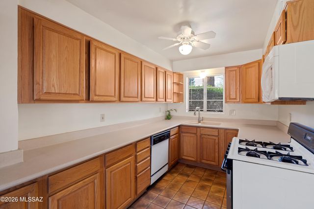 325 S Calle De La Azucena, Tucson, AZ 85711