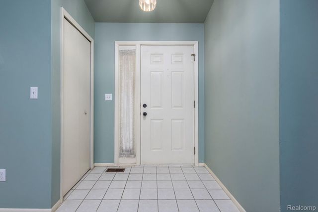 19249 Parkville Street, Livonia, MI 48152