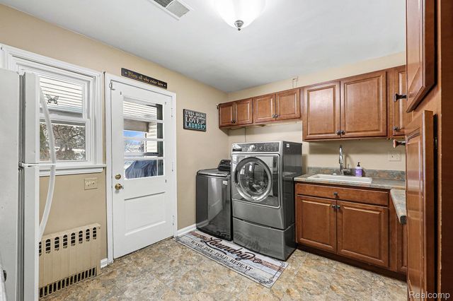 45420 Grant Park, Utica, MI 48317