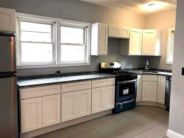 67 Cleverly Ct, Quincy, MA 02169