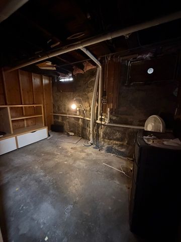 67 Cleverly Ct, Quincy, MA 02169