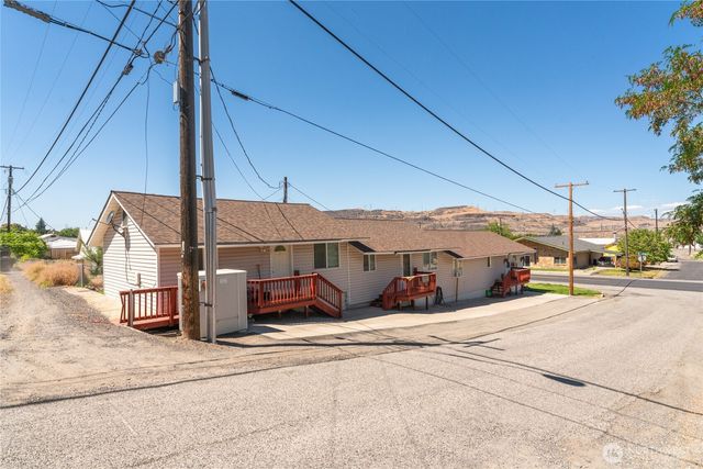 812 Banker Street, Grand Coulee, WA 99133