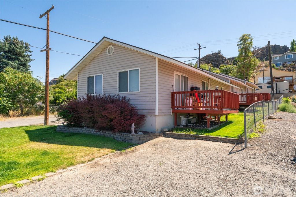 812 Banker Street, Grand Coulee, WA 99133