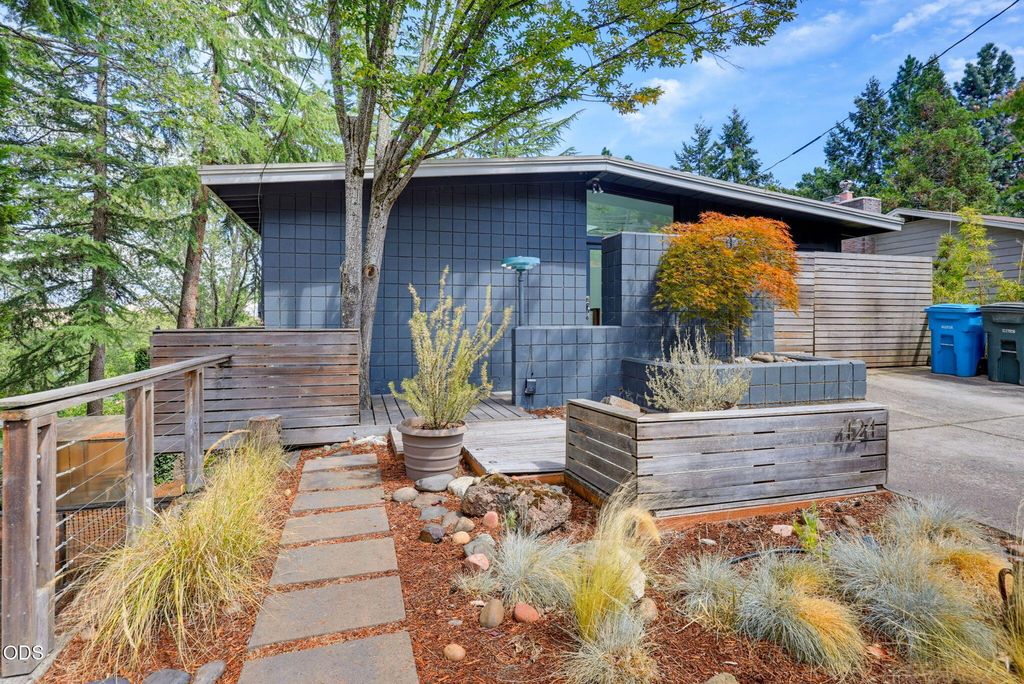 424 Courtney Street, Ashland, OR 97520