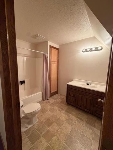409 9th Street S, Fargo, ND 58103