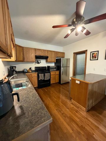 409 9th Street S, Fargo, ND 58103