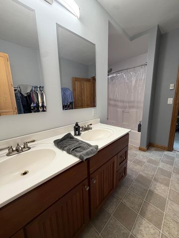 409 9th Street S, Fargo, ND 58103