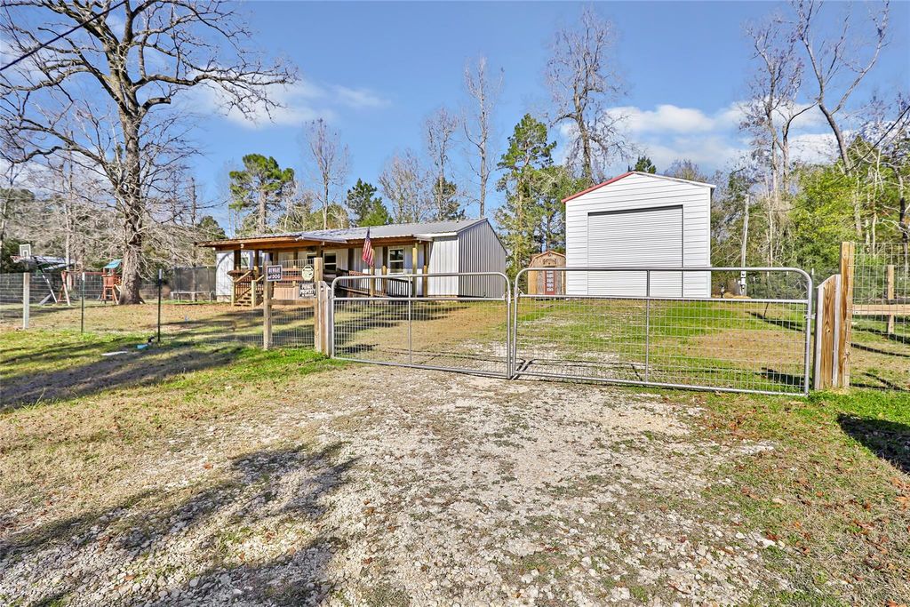 193 Hammerbill Street, Livingston, TX 77351