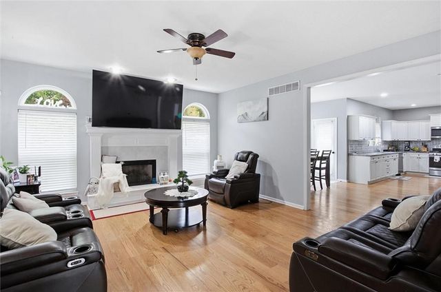 9414 Swarner Drive, Lenexa, KS 66215