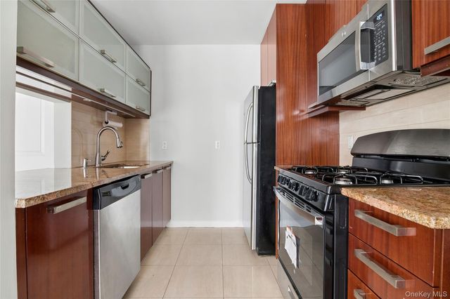 33-30 61st Street 105, Woodside, NY 11377
