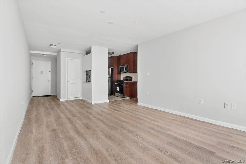 33-30 61st Street 105, Woodside, NY 11377 — photo 2