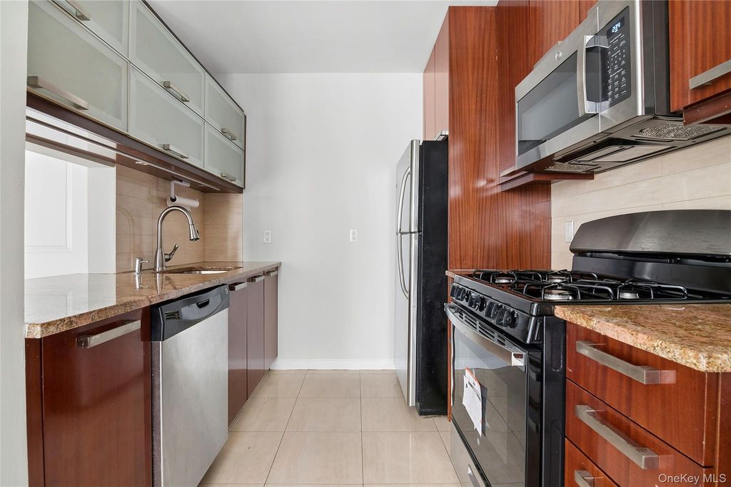 33-30 61st Street 105, Woodside, NY 11377 — photo 3