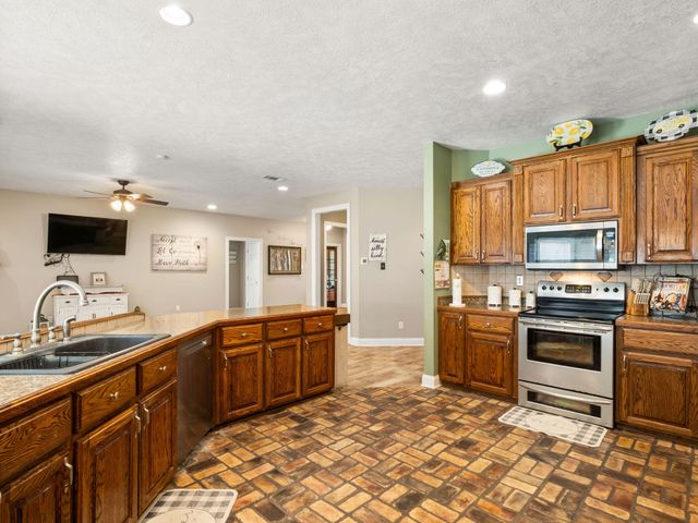 2884 Slagle Rd, Leesville, LA 71446