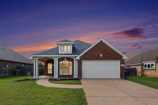 824 Cutting Horse Drive, Mansfield, TX 76063