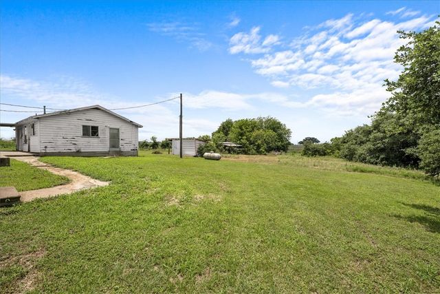 4228 FM 390 West, Burton, TX 77835