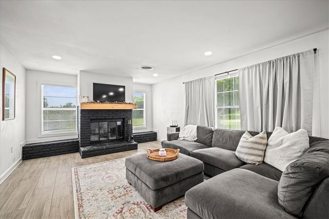4228 FM 390 West, Burton, TX 77835