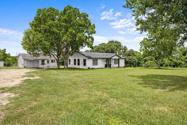 4228 FM 390 West, Burton, TX 77835