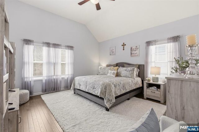 2 Bluffs Court, Hamburg, NJ 07419