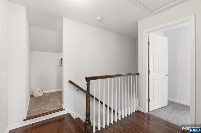 2 Bluffs Court, Hamburg, NJ 07419