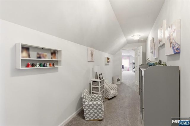 2 Bluffs Court, Hamburg, NJ 07419