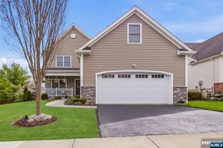 2 Bluffs Court, Hamburg, NJ 07419