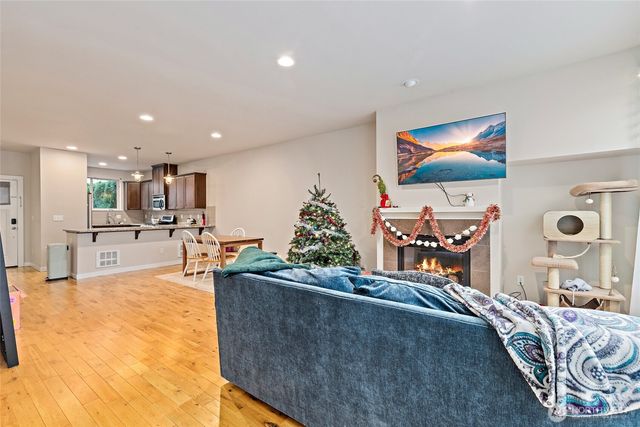 16522 1st Park SE, Bothell, WA 98012