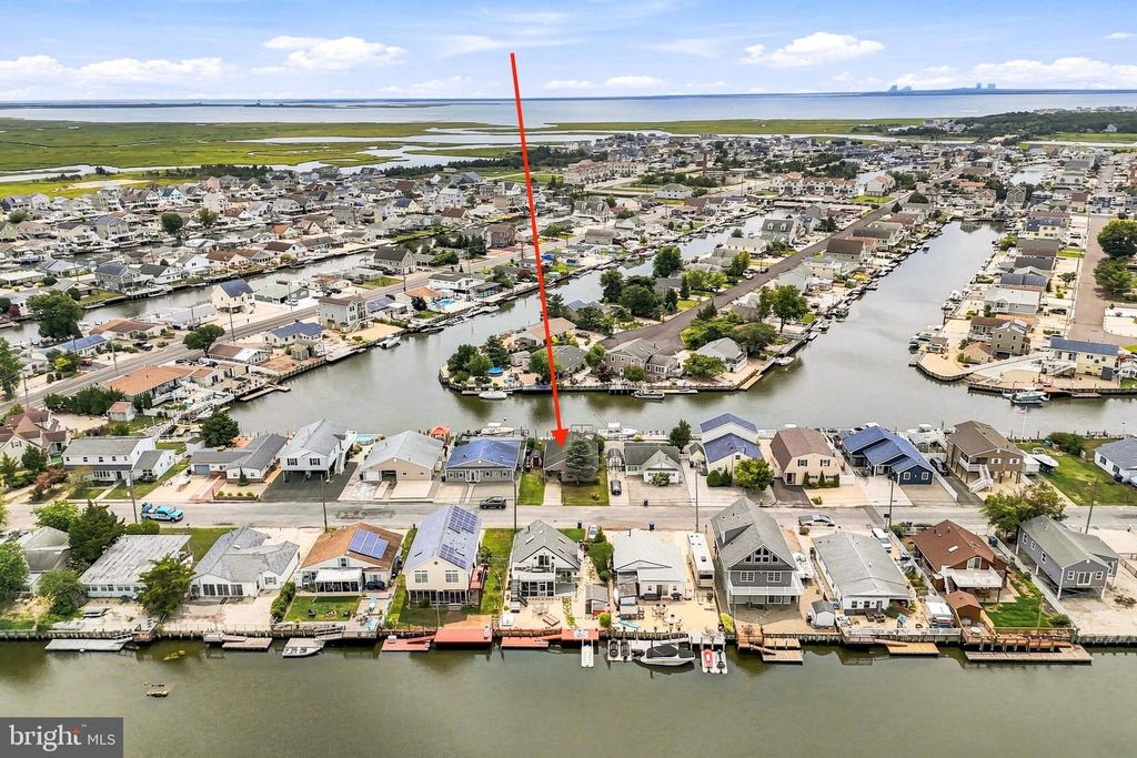 17 W SAIL DR, MYSTIC ISLANDS, NJ 08087 — exterior