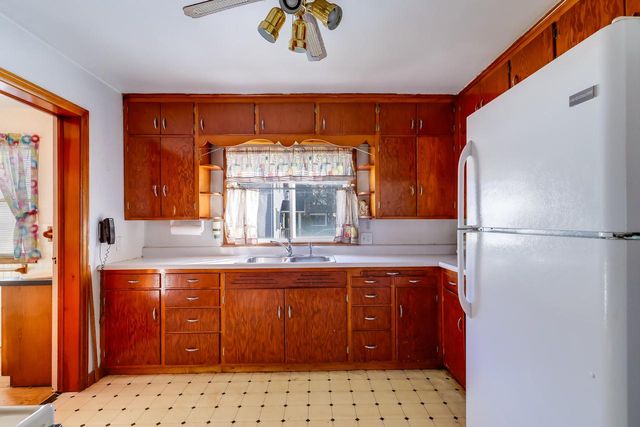 1423 S 14th STREET, Manitowoc, WI 54220