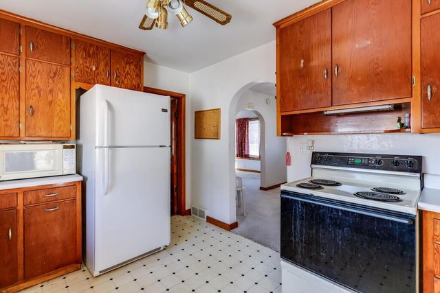 1423 S 14th STREET, Manitowoc, WI 54220