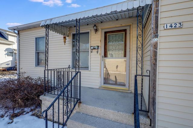 1423 S 14th STREET, Manitowoc, WI 54220