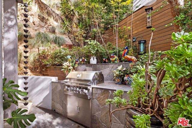 8289 Hollywood Boulevard, Los Angeles, CA 90069