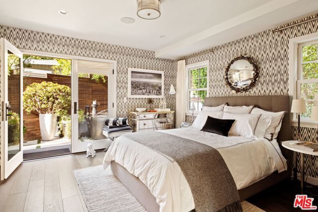 8289 Hollywood Boulevard, Los Angeles, CA 90069