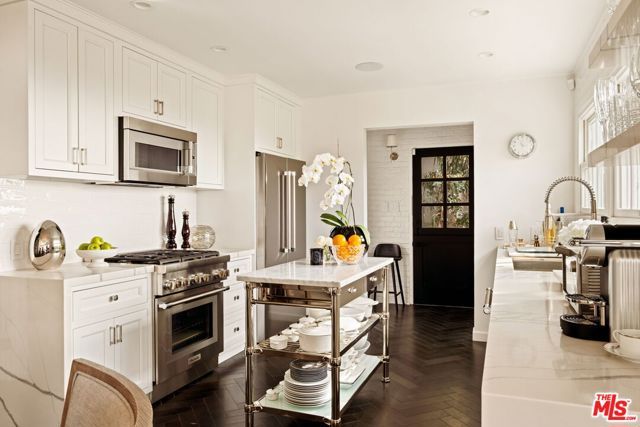 8289 Hollywood Boulevard, Los Angeles, CA 90069