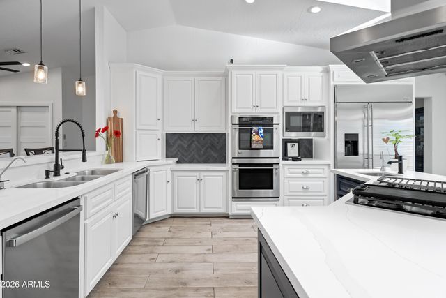 7480 E SWEETWATER Avenue E, Scottsdale, AZ 85260