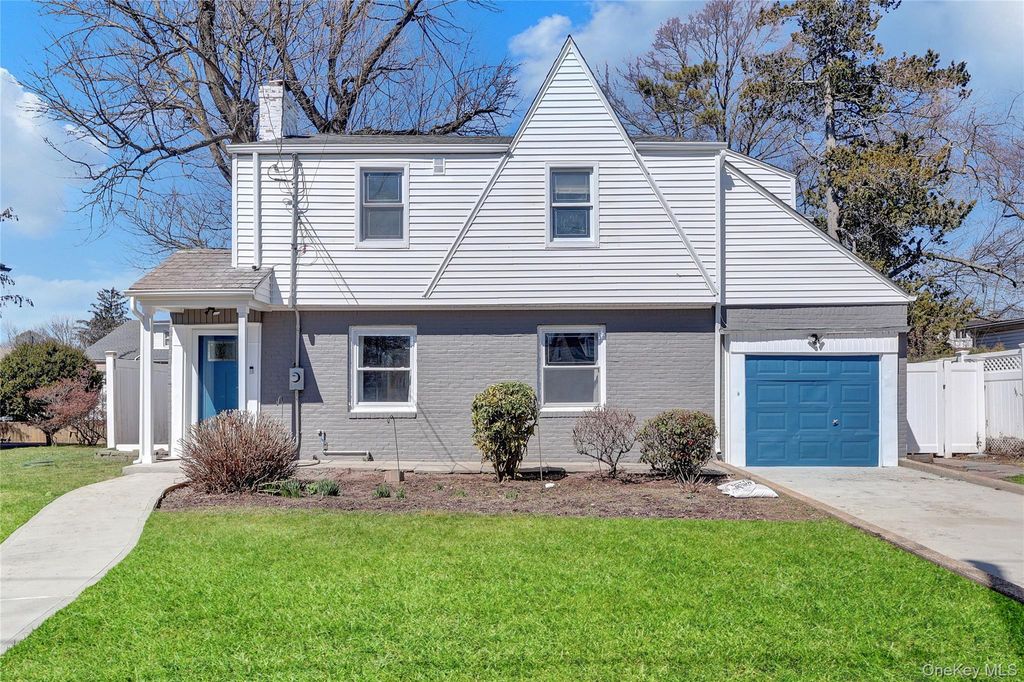 154 California Avenue, Freeport, NY 11520