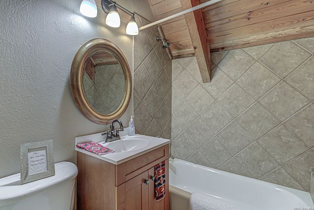 401 Lake Point, Horseshoe Bay, TX 78657