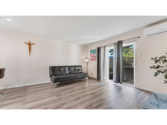 13949 BEAVERCREEK Rd 126, Oregon City, OR 97045