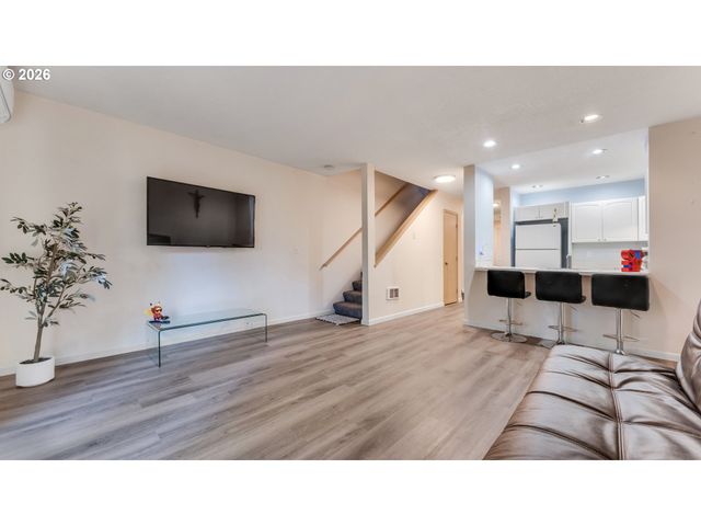 13949 BEAVERCREEK Rd 126, Oregon City, OR 97045