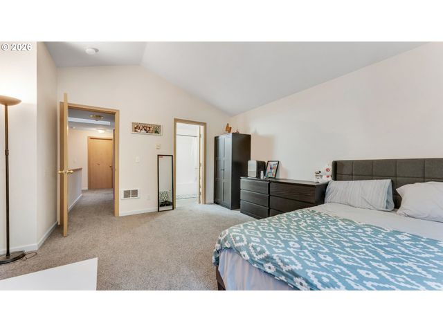 13949 BEAVERCREEK Rd 126, Oregon City, OR 97045
