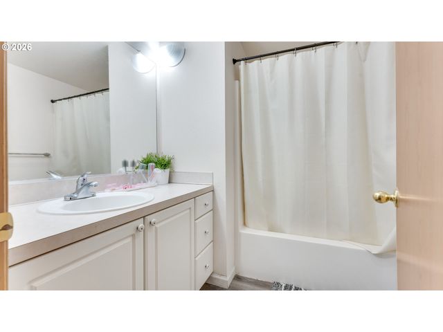 13949 BEAVERCREEK Rd 126, Oregon City, OR 97045