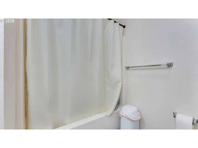 13949 BEAVERCREEK Rd 126, Oregon City, OR 97045
